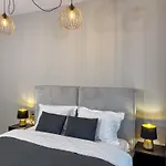 Cozy Velvet Noir, Modern & Luxury Apt, Parking Apartament