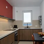 Cozy Velvet Noir, Modern & Luxury Apt, Parking *