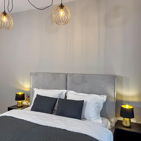 Cozy Velvet Noir, Modern & Luxury Apt, Parking Апартаменти