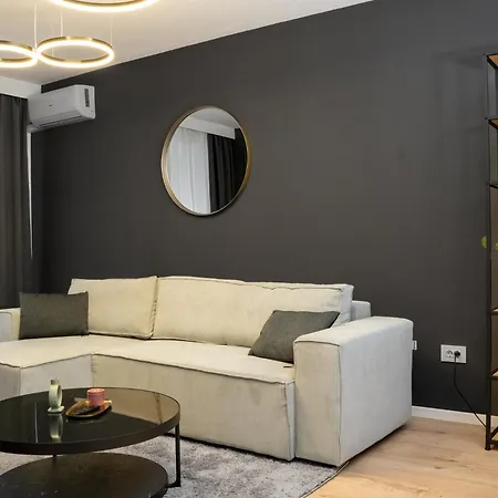Velvet Noir, Modern & Luxury Apt, Parking * Braşov