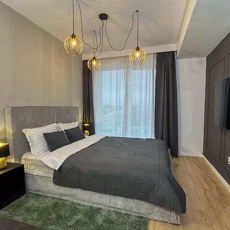 Cozy Velvet Noir, Modern & Luxury Apt, Parking