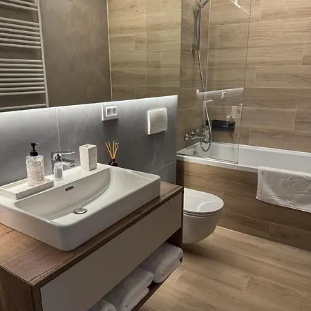 Velvet Noir, Modern & Luxury Apt, Parking Brasov