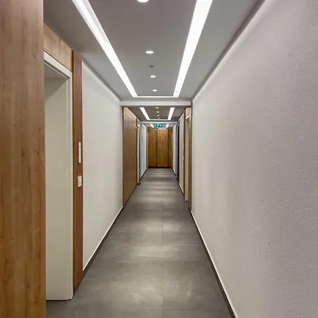 Velvet Noir, Modern & Luxury Apt, Parking *