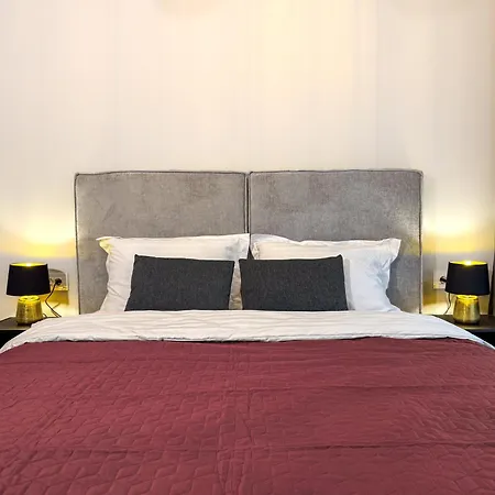 Апартаменти Cozy Velvet Noir, Modern & Luxury Apt, Parking