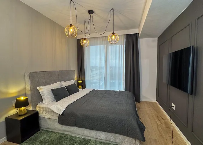 Cozy Velvet Noir, Modern & Luxury Apt, Parking Apartament