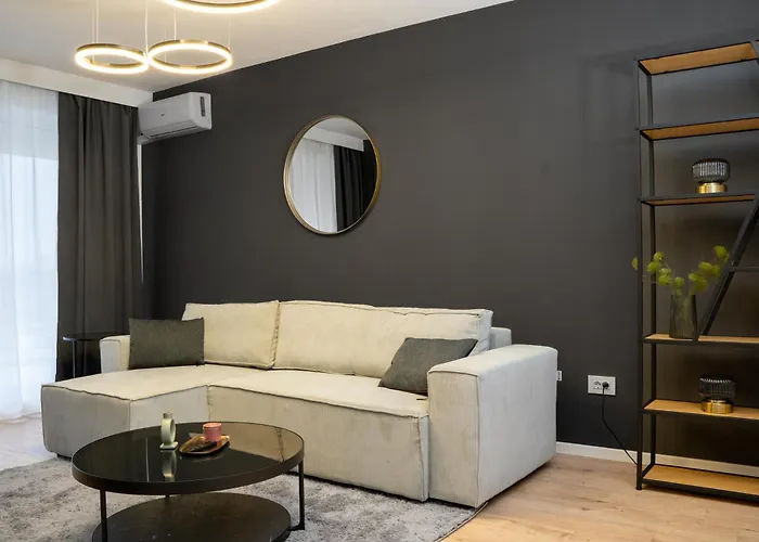 Cozy Velvet Noir, Modern & Luxury Apt, Parking * Braszów