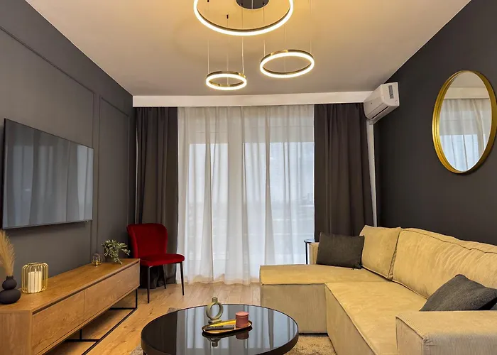 Cozy Velvet Noir, Modern & Luxury Apt, Parking *