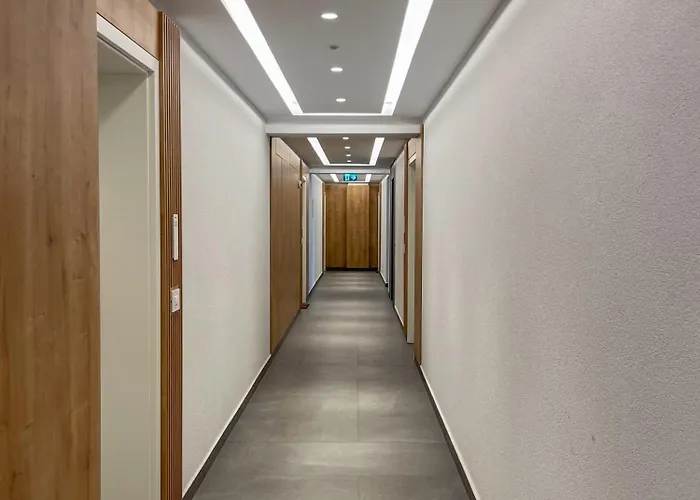 Cozy Velvet Noir, Modern & Luxury Apt, Parking *